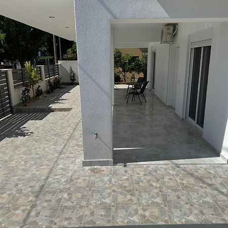Adoniss Apartmentss 1 Paralia Dionysiou Exterior foto
