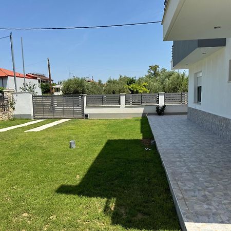 Adoniss Apartmentss 1 Paralia Dionysiou Exterior foto