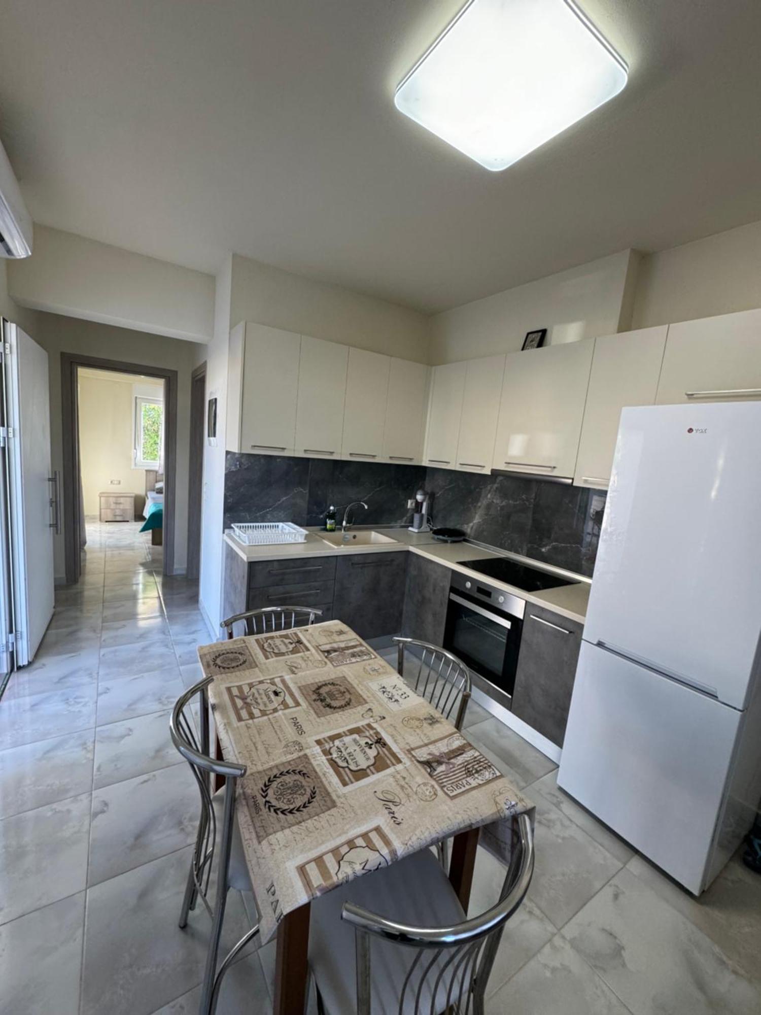 Adoniss Apartmentss 1 Paralia Dionysiou Exterior foto