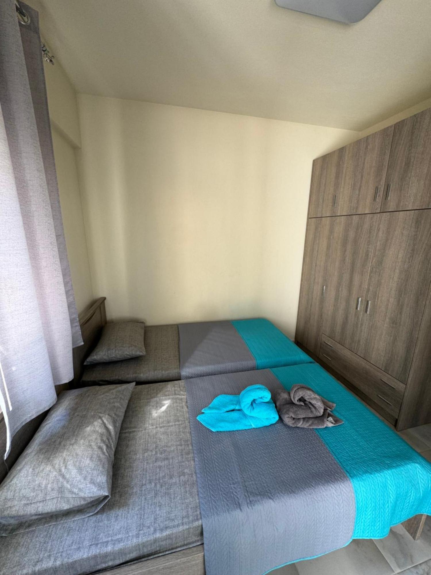 Adoniss Apartmentss 1 Paralia Dionysiou Exterior foto