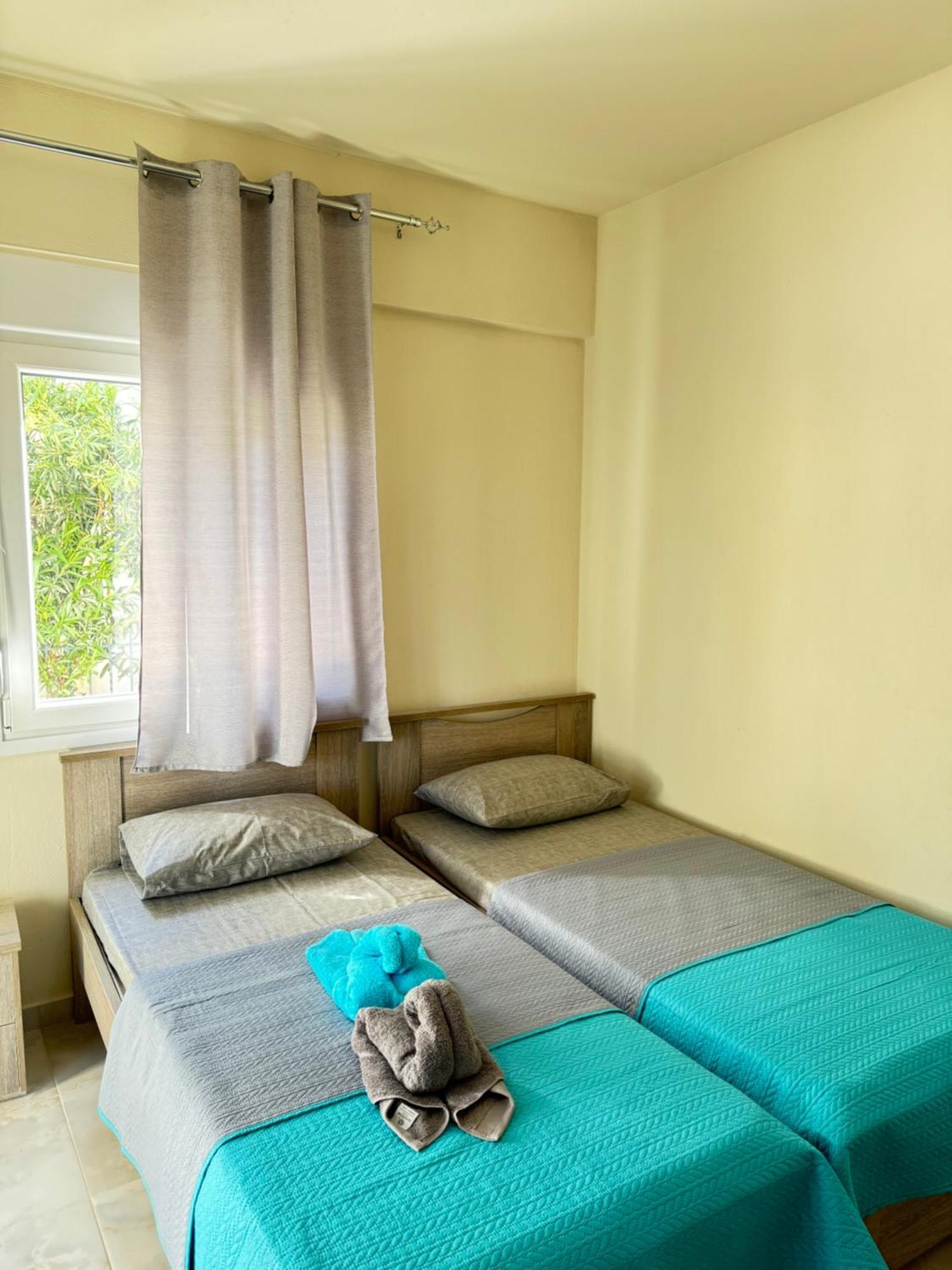 Adoniss Apartmentss 1 Paralia Dionysiou Exterior foto